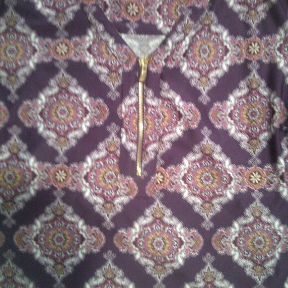 Roz & Ali Size  1X V-neck 3/4  sleeve With Bell Cuff Pullover Top - Picture 6 of 7